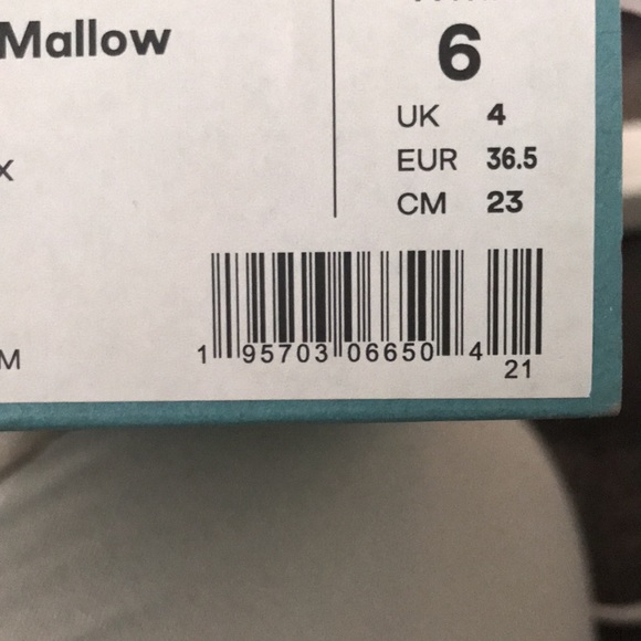 BNIB TOMS outdoor slippers - Picture 3 of 3